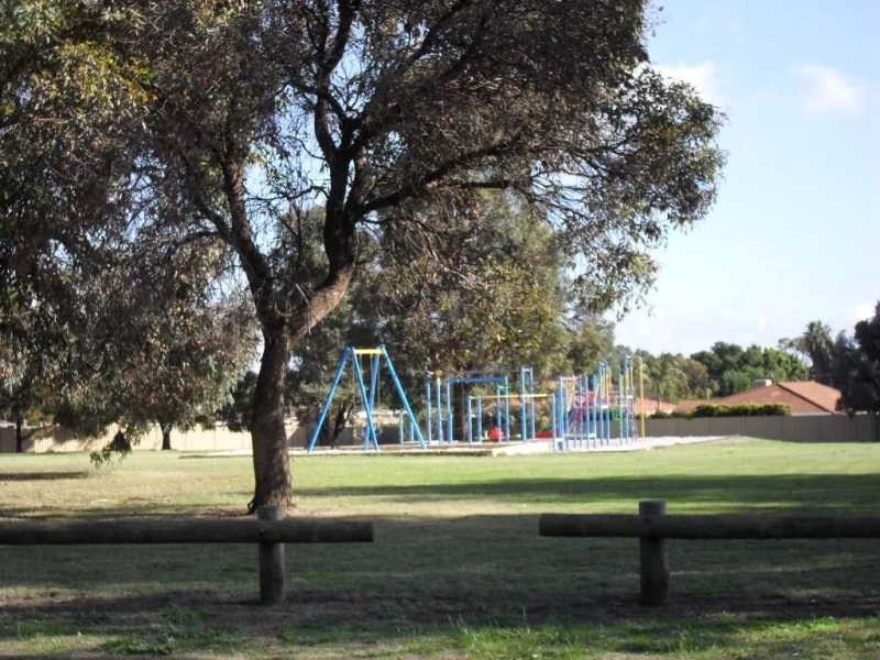 1 Brolga Court, High Wycombe WA 6057