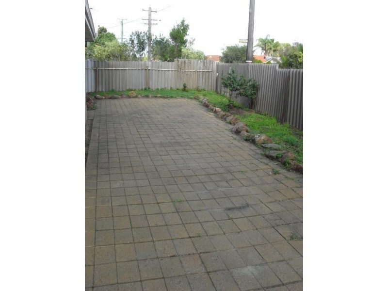 1 Brolga Court, High Wycombe WA 6057