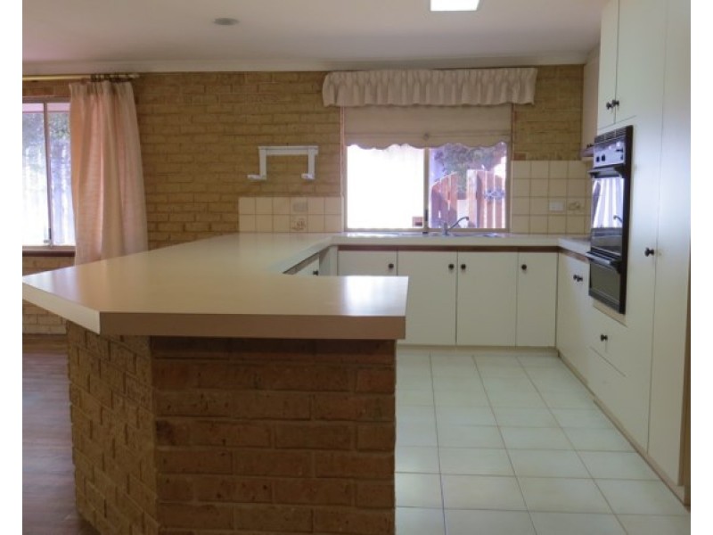 15 Madderson Road, High Wycombe WA 6057