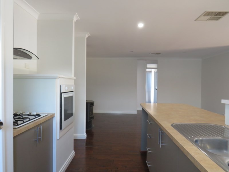 8 Denver Rise, High Wycombe WA 6057