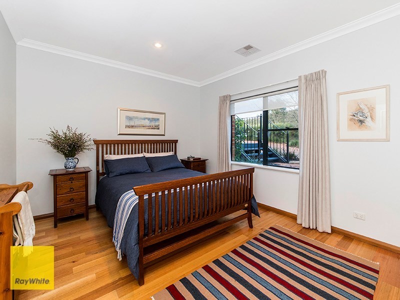 4 Summerfield Place, Gooseberry Hill WA 6076