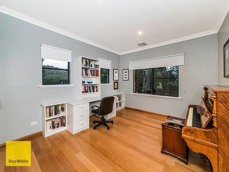 4 Summerfield Place, Gooseberry Hill WA 6076