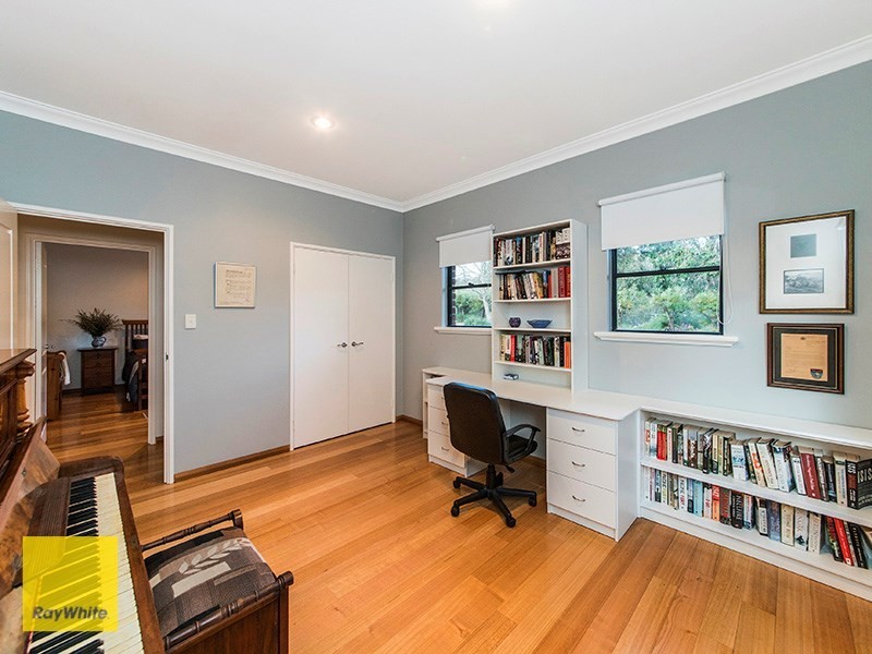 4 Summerfield Place, Gooseberry Hill WA 6076