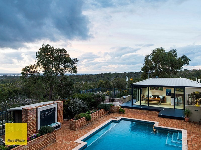 4 Summerfield Place, Gooseberry Hill WA 6076