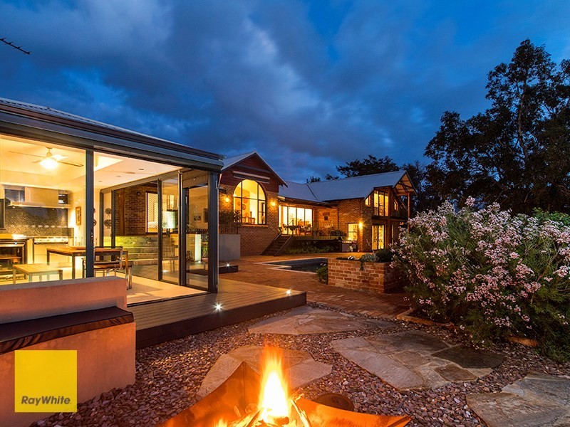 4 Summerfield Place, Gooseberry Hill WA 6076