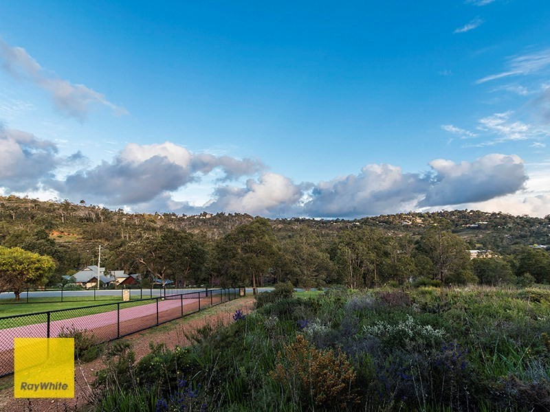 4 Summerfield Place, Gooseberry Hill WA 6076