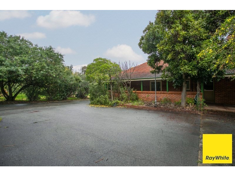 30 Traylen Road, Kalamunda WA 6076