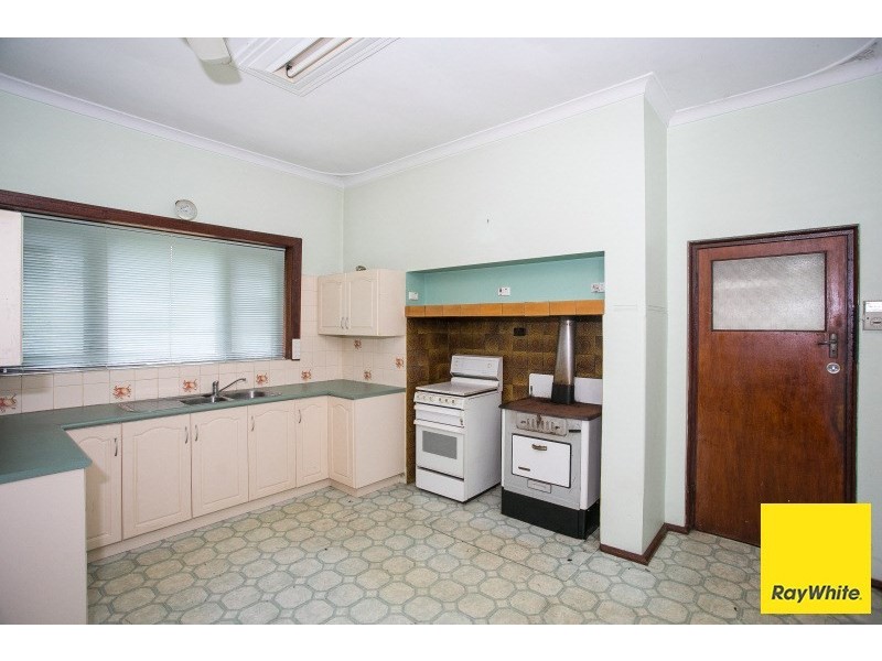 30 Traylen Road, Kalamunda WA 6076