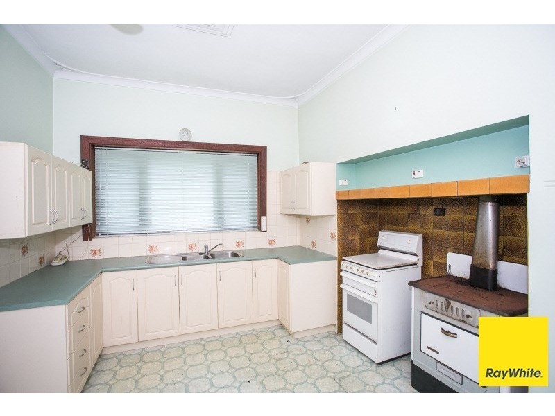 30 Traylen Road, Kalamunda WA 6076