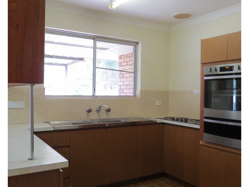 17 Banksia Road, Walliston WA 6076