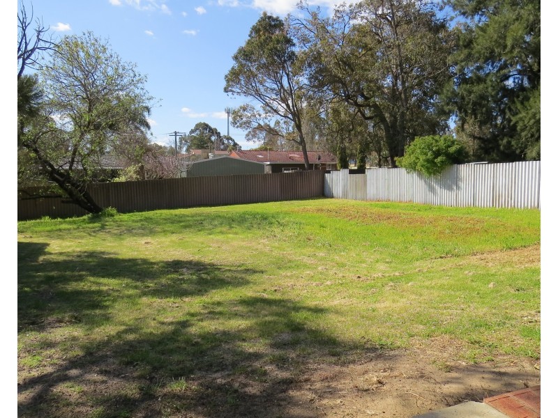 17 Banksia Road, Walliston WA 6076