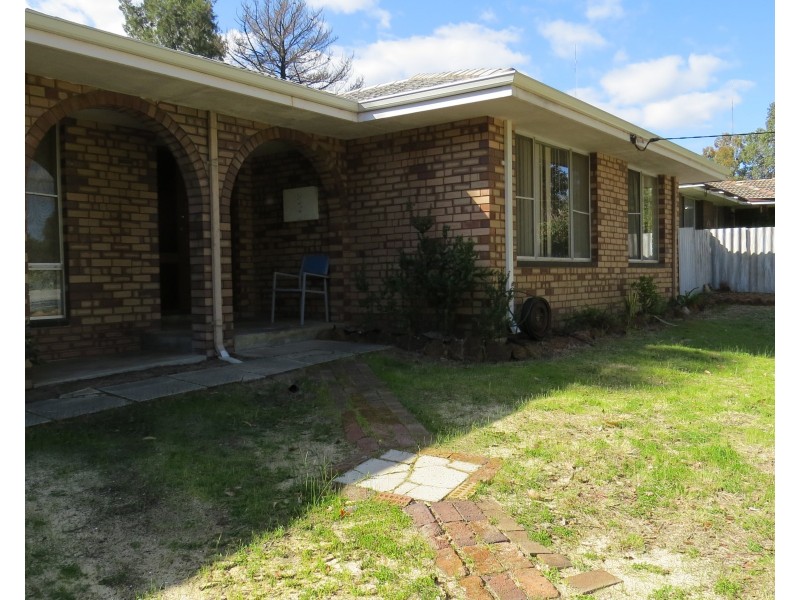 17 Banksia Road, Walliston WA 6076