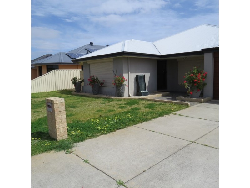 7 Burnett Street, Wattle Grove WA 6107