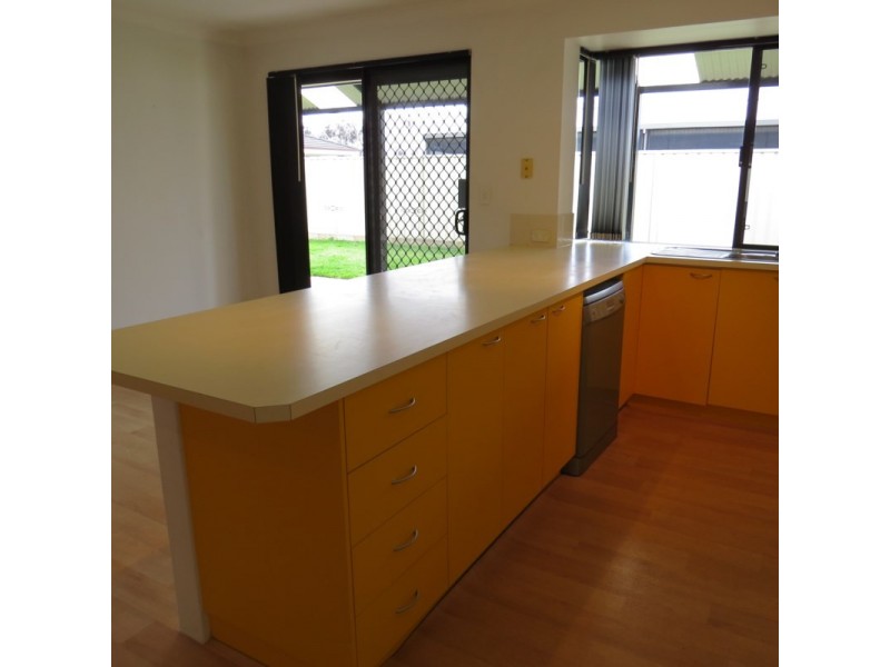 7 Burnett Street, Wattle Grove WA 6107