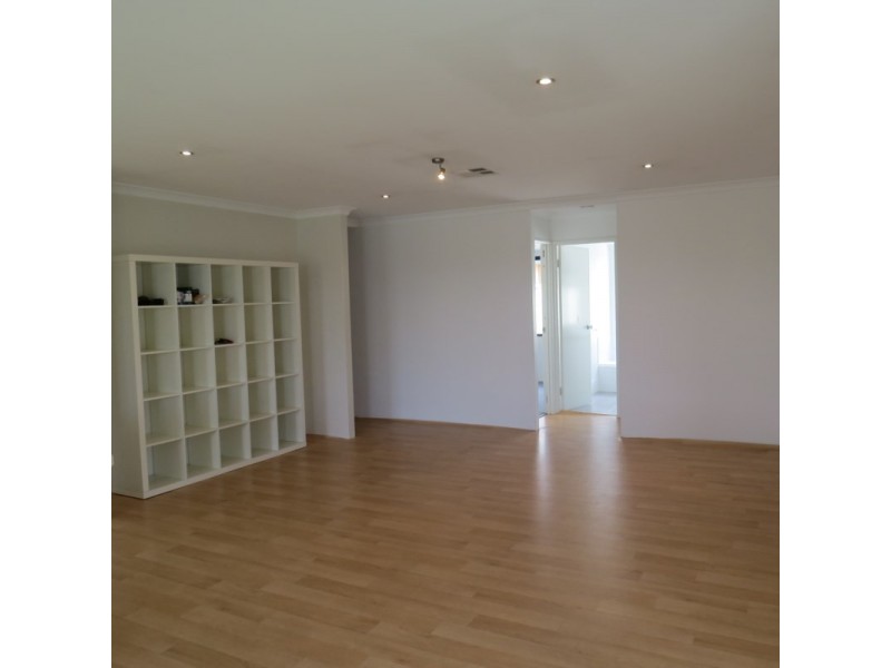 7 Burnett Street, Wattle Grove WA 6107