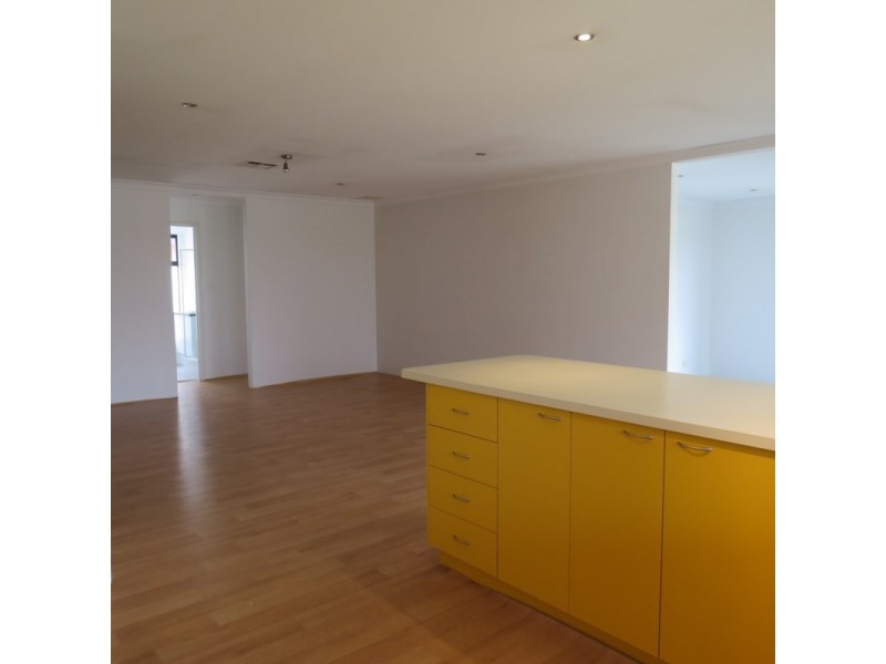 7 Burnett Street, Wattle Grove WA 6107