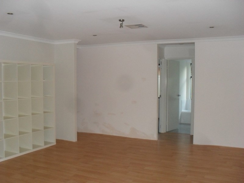 7 Burnett Street, Wattle Grove WA 6107