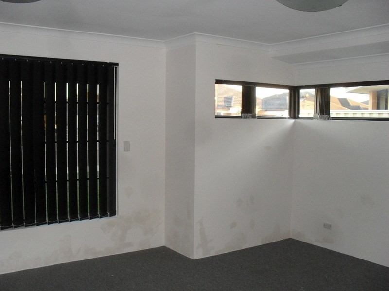 7 Burnett Street, Wattle Grove WA 6107