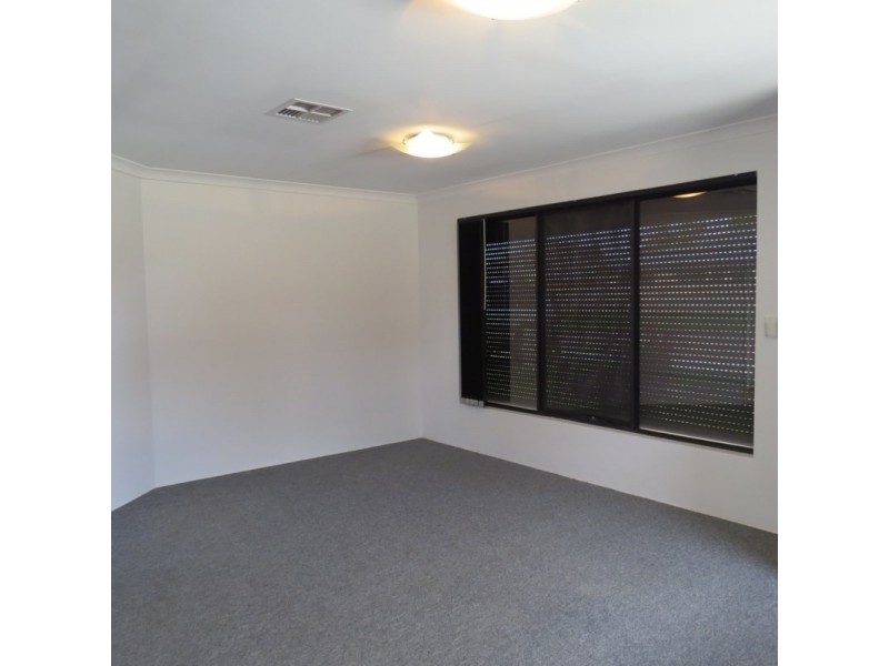 7 Burnett Street, Wattle Grove WA 6107