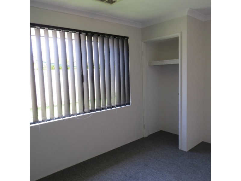 7 Burnett Street, Wattle Grove WA 6107