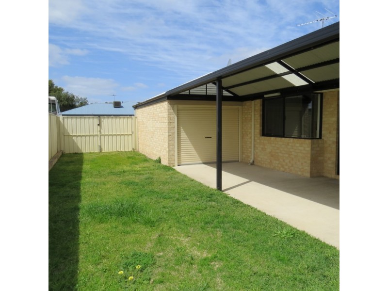 7 Burnett Street, Wattle Grove WA 6107