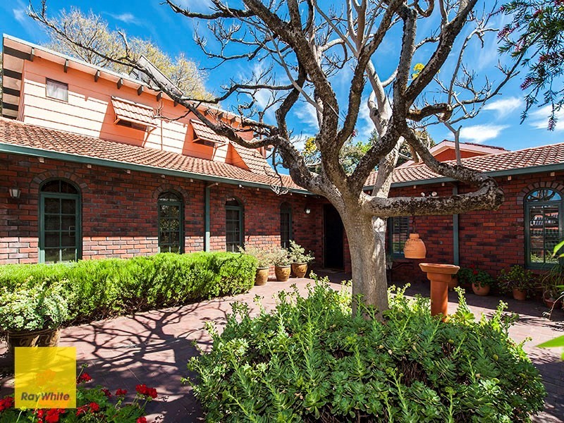 8 Silver Road, Lesmurdie WA 6076