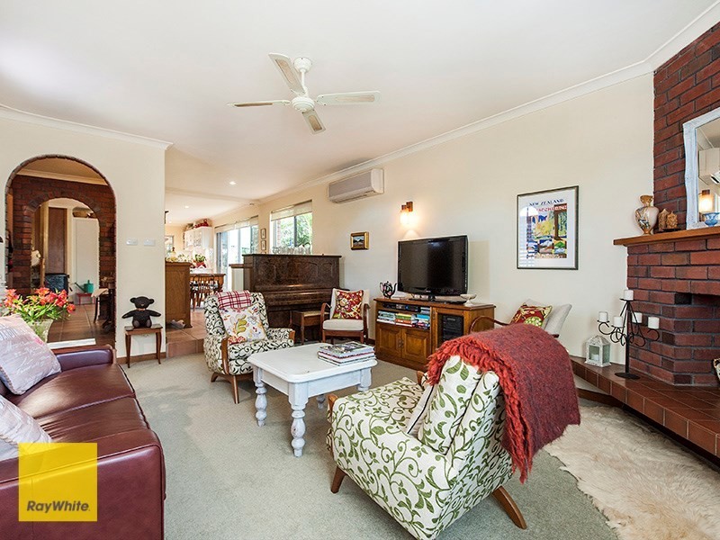 8 Silver Road, Lesmurdie WA 6076