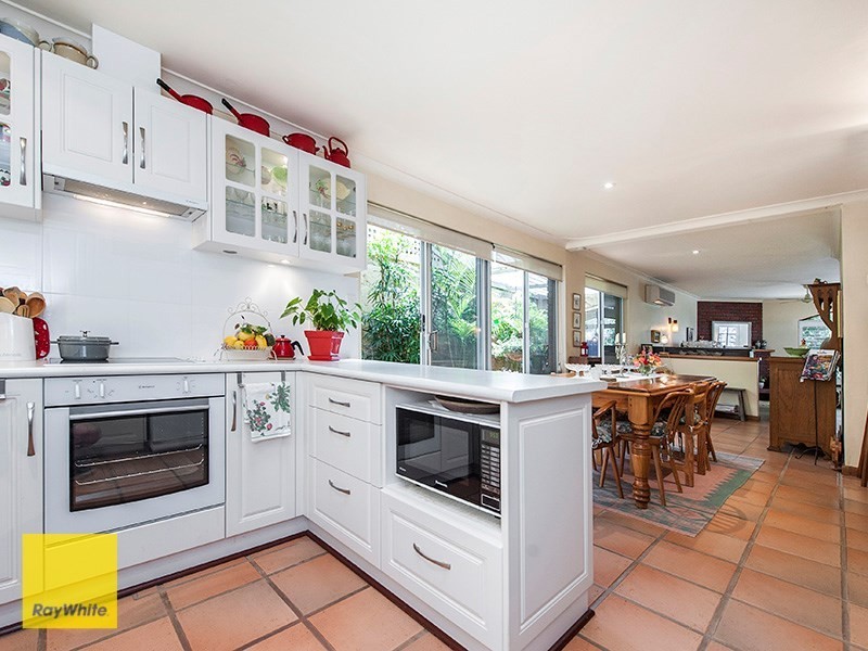 8 Silver Road, Lesmurdie WA 6076