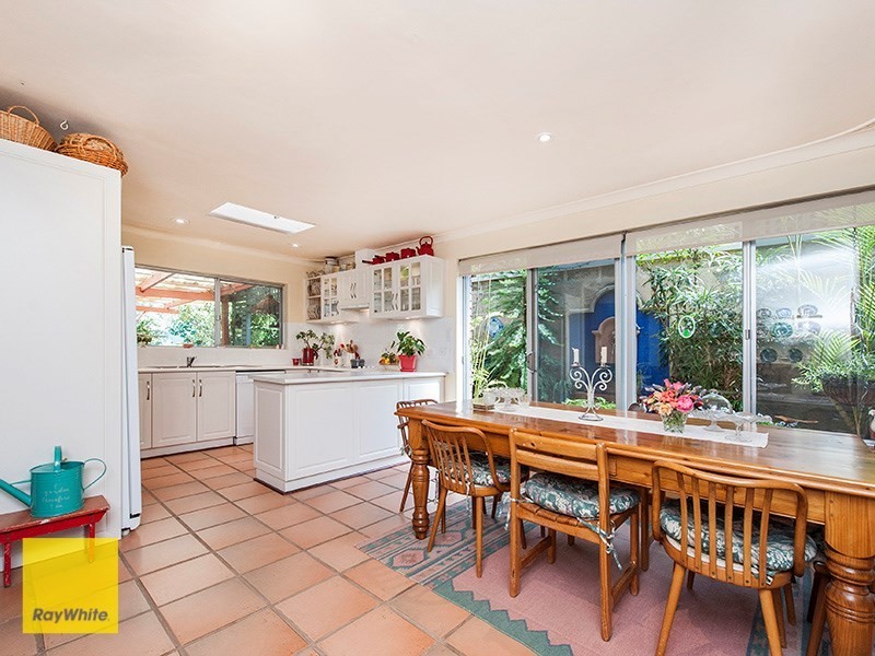 8 Silver Road, Lesmurdie WA 6076