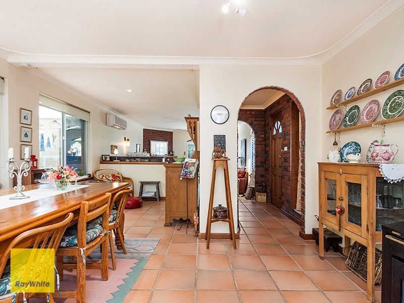 8 Silver Road, Lesmurdie WA 6076