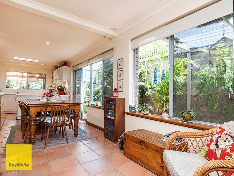 8 Silver Road, Lesmurdie WA 6076