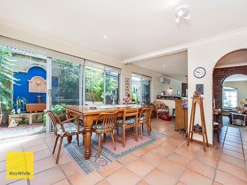 8 Silver Road, Lesmurdie WA 6076