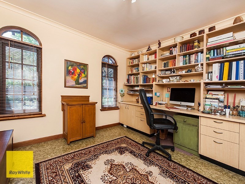 8 Silver Road, Lesmurdie WA 6076