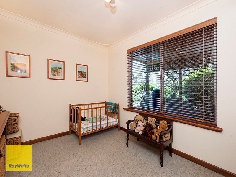 8 Silver Road, Lesmurdie WA 6076