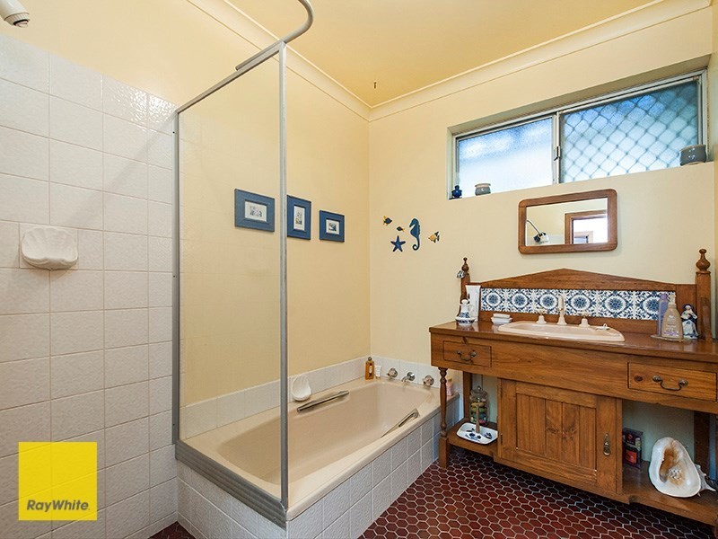 8 Silver Road, Lesmurdie WA 6076