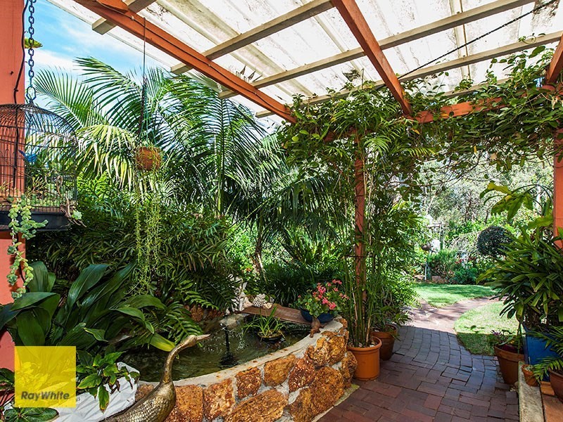 8 Silver Road, Lesmurdie WA 6076