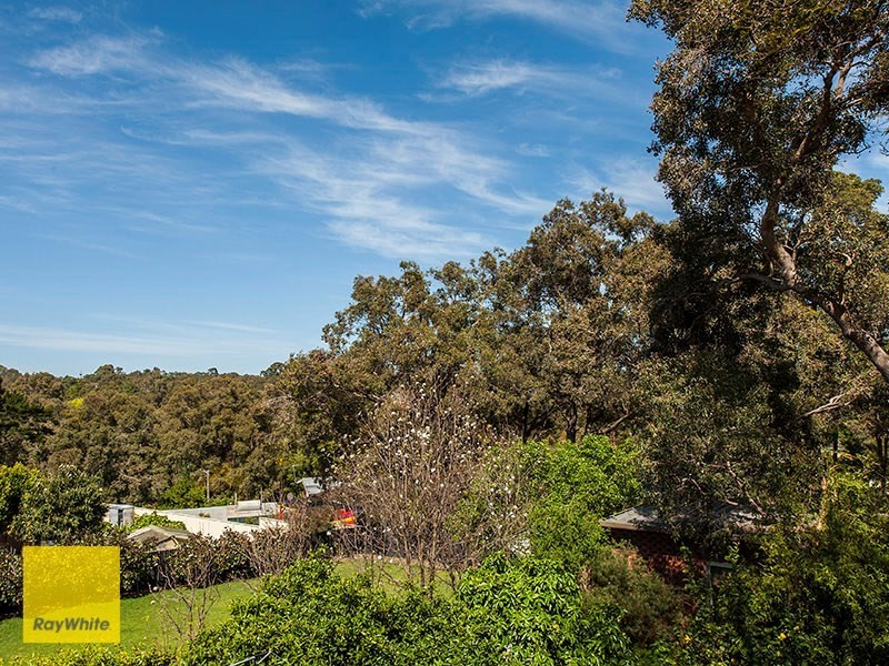 8 Silver Road, Lesmurdie WA 6076