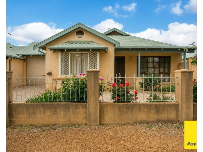 2/3 Dixon Road, Kalamunda WA 6076