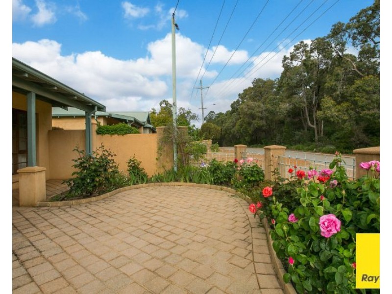 2/3 Dixon Road, Kalamunda WA 6076