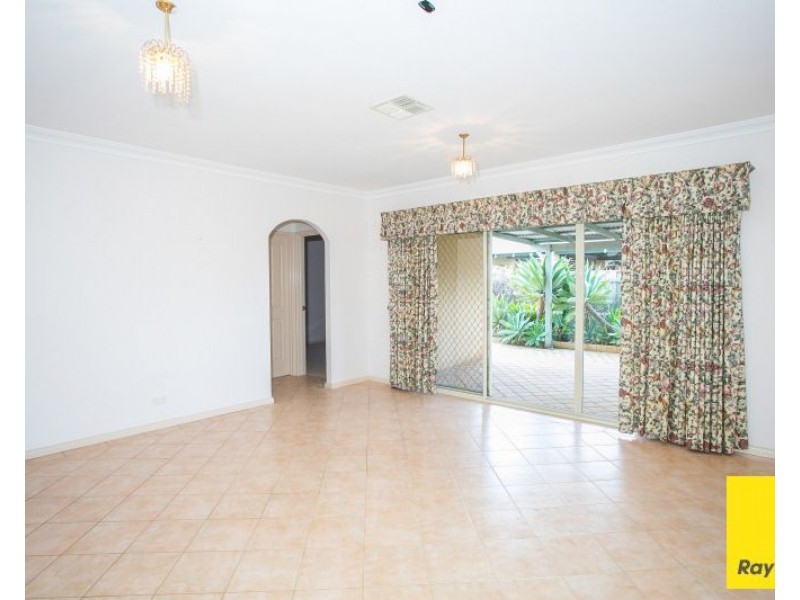 2/3 Dixon Road, Kalamunda WA 6076