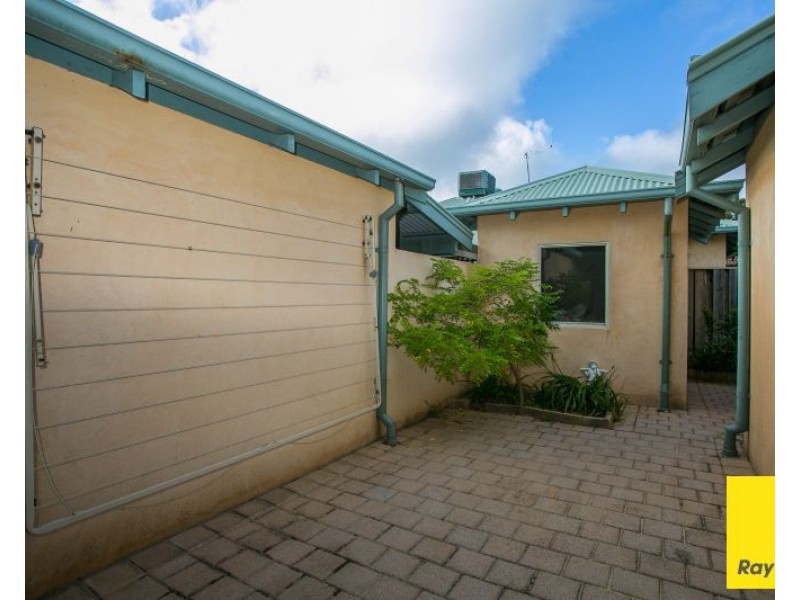 2/3 Dixon Road, Kalamunda WA 6076