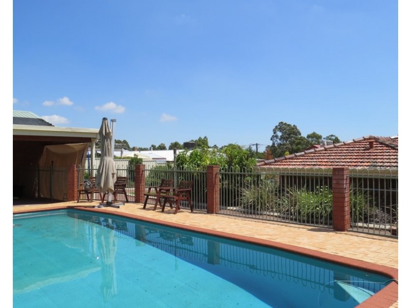 22 Ind Street, Lesmurdie WA 6076