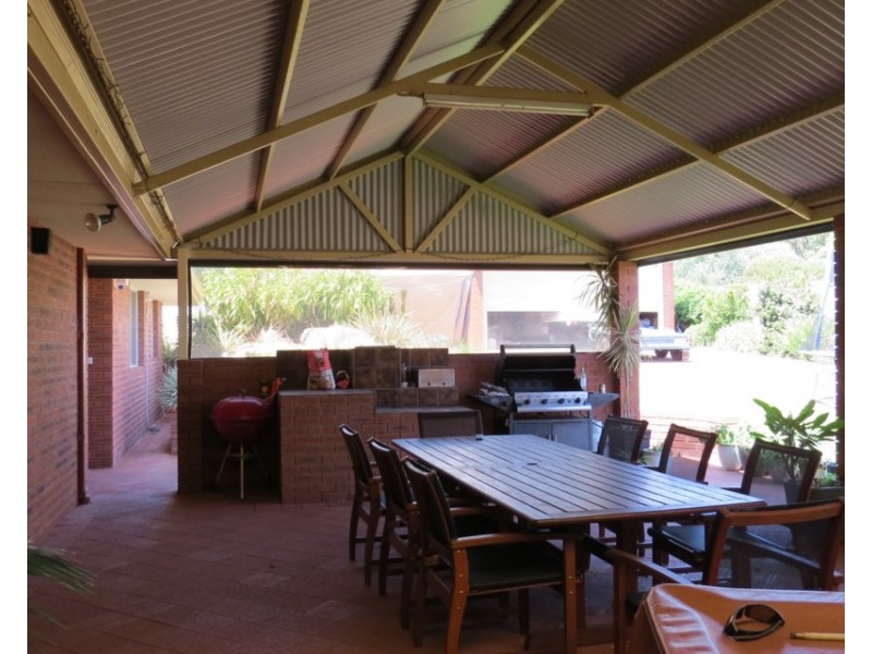 22 Ind Street, Lesmurdie WA 6076