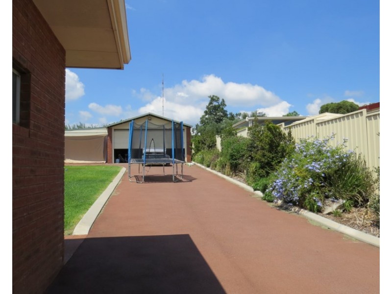 22 Ind Street, Lesmurdie WA 6076