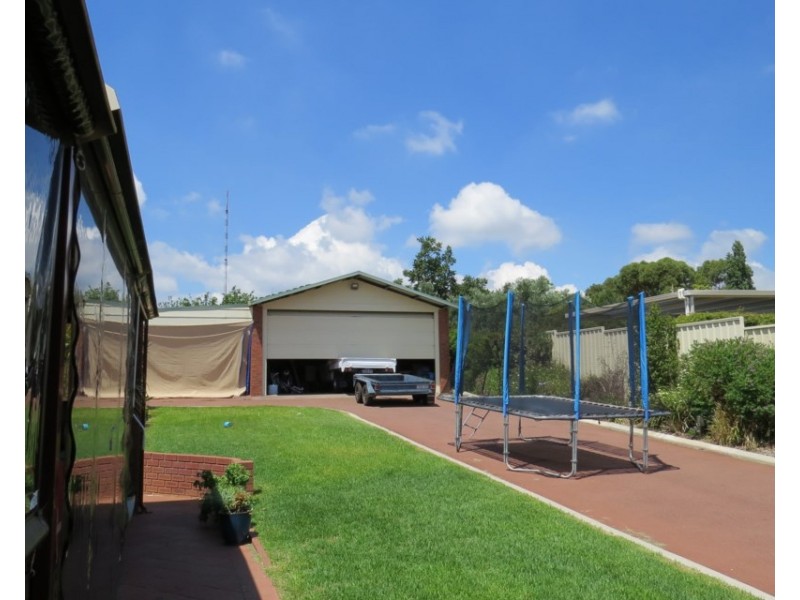 22 Ind Street, Lesmurdie WA 6076