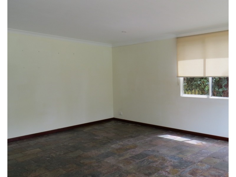 8 Pine Court, Forrestfield WA 6058