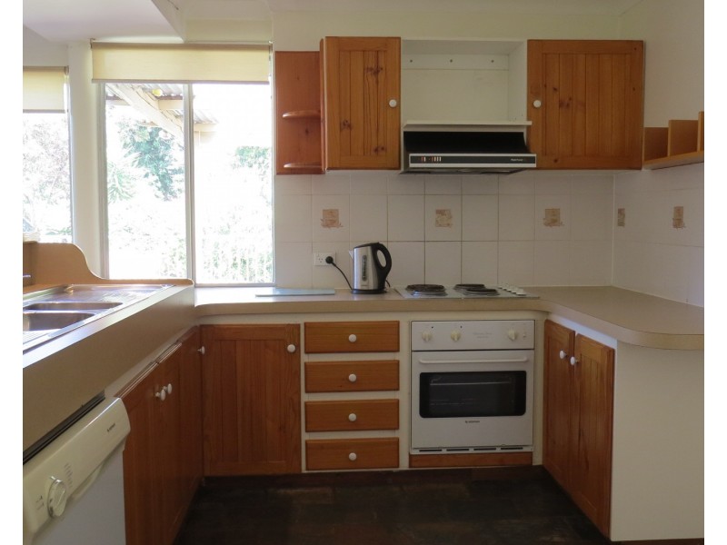 8 Pine Court, Forrestfield WA 6058