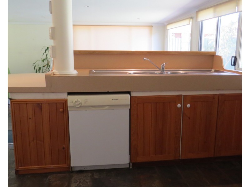 8 Pine Court, Forrestfield WA 6058