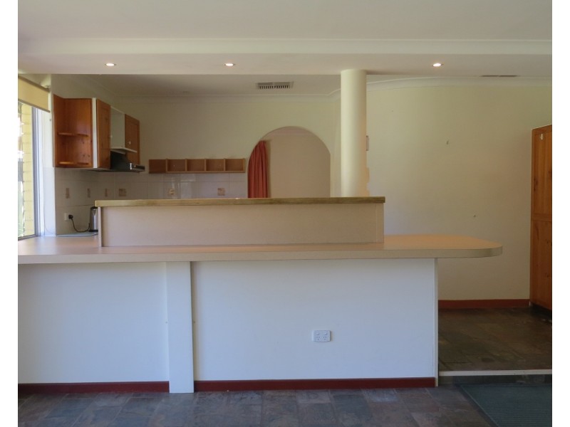 8 Pine Court, Forrestfield WA 6058