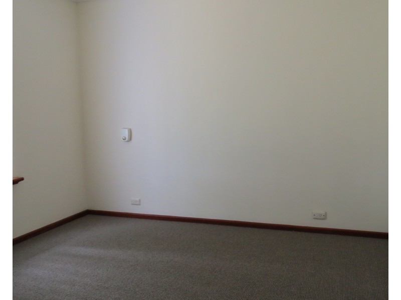 8 Pine Court, Forrestfield WA 6058